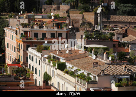 Dachterrassen in der Nähe des Forum Romanum, gesehen vom Palatin in Rom, Italien Stockfoto