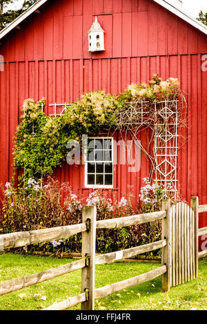 Kleine rote Scheune, South Hamilton Street, Middleburg, Virginia Stockfoto