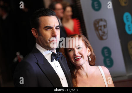 London, UK. 14. Februar 2016. Sacha Baron Cohen und Partner betreut die EE British Academy of Film and Television Arts (BAFTA) am Royal Opera House in London. Bildnachweis: David Mbiyu/Alamy Live-Nachrichten Stockfoto