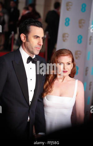London, UK. 14. Februar 2016. Sacha Baron Cohen und Partner betreut die EE British Academy of Film and Television Arts (BAFTA) am Royal Opera House in London. Bildnachweis: David Mbiyu/Alamy Live-Nachrichten Stockfoto