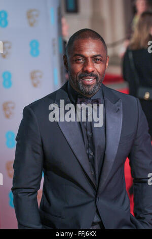 London, UK. 14. Februar besucht 2016.Actor Idris Elba (Beast of Nations) die EE British Academy of Film and Television Arts (BAFTA) am Royal Opera House in London. Bildnachweis: David Mbiyu/Alamy Live-Nachrichten Stockfoto