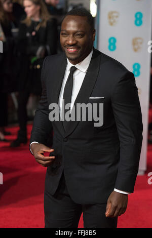 London, UK. 14. Februar 2016. Schauspieler Adewale Akinnuoye-Agbaje. Roten Teppich Ankünfte für den 69. EE British Academy Film Awards, BAFTAs, am Royal Opera House. Bildnachweis: Lebendige Bilder/Alamy Live-Nachrichten Stockfoto