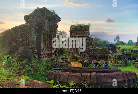 Mein Sohn ist, dass eine Reihe von Tempelruinen aus dem alten Cham-Reich in der zentralen Küste Vietnam.It ist ein UNESCO-Weltkulturerbe Stockfoto