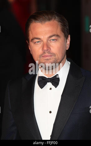 LONDON - 14. Februar 2016: Leonardo DiCaprio besucht die EE Bafta British Academy Film Awards am Royal Opera House Stockfoto