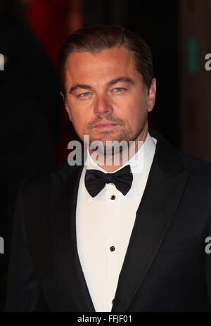 LONDON - 14. Februar 2016: Leonardo DiCaprio besucht die EE Bafta British Academy Film Awards am Royal Opera House Stockfoto