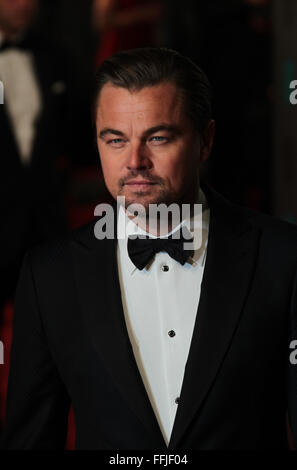 LONDON - 14. Februar 2016: Leonardo DiCaprio besucht die EE Bafta British Academy Film Awards am Royal Opera House Stockfoto