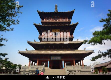 Peking, China. 31. August 2015. Foto aufgenommen am 31. August 2015 zeigt eine Pagode am Huayan Tempels in Datong Stadt, Nord-China Shanxi Provinz. Die 43,5 Meter hohe Pagode wurde nach historischen Aufzeichnungen der Liao-Dynastie (907-1125) umgebaut. © Wang Song/Xinhua/Alamy Live-Nachrichten Stockfoto