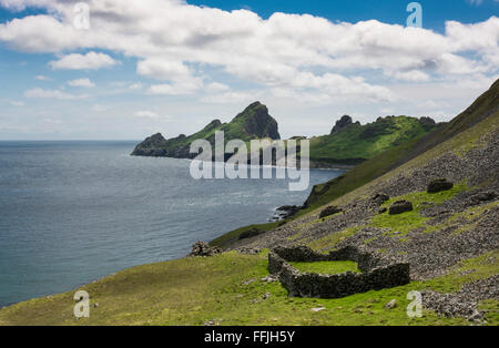 Gehäusen Fanks trockenen Stein Deich von Dun St kilda Stockfoto