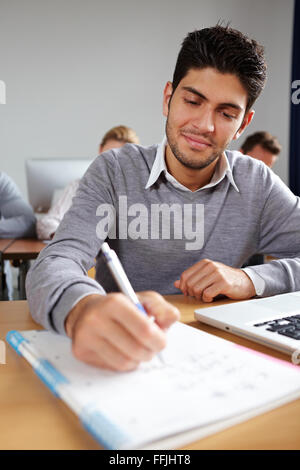Einige Notizen in Universität Klasse Student Stockfoto