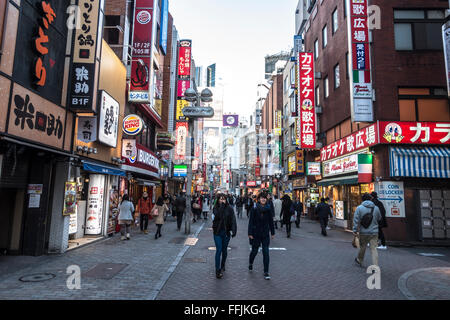 TOKYO, JAPAN - 27. Januar 2016: Straßenszene in Shibuya Stockfoto