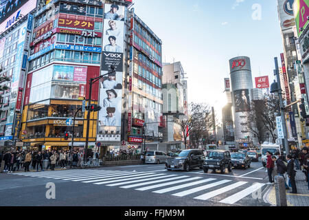 TOKYO, JAPAN - 27. Januar 2016: Straßenszene in Shibuya Stockfoto