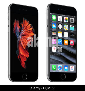 Varna, Bulgarien - 24. Oktober 2015: Space Grau Apple iPhone 6 s gedreht in einem leichten Winkel Bottom-up-Ansicht mit iOS 9 Stockfoto