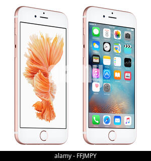 Varna, Bulgarien - 24. Oktober 2015: Rose Gold Apple iPhone 6 s auf einen leichten Winkel Bottom-up-Ansicht mit iOS 9 mobile Zugriﬀ gedreht Stockfoto