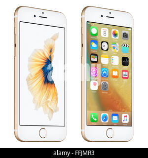 Varna, Bulgarien - 24. Oktober 2015: Gold Apple iPhone 6 s gedreht in einem leichten Winkel Bottom-up-Ansicht mit iOS 9 Stockfoto