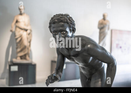 Archäologisches Museum von Naples, eine antike römische Statue eines Athleten in das Museo Archeologico Nazionale in Neapel, Italien. Stockfoto