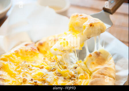 Süßer Honig Käse Pizza Nahaufnahme Stockfoto