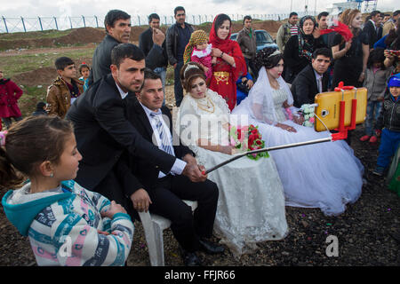 Kurdische traditionelle Hochzeit in Barika Flüchtlingslager im Irak Stockfoto