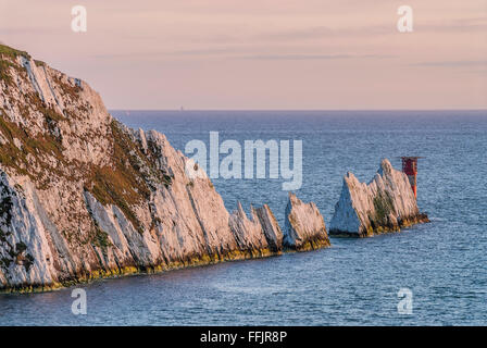 Needles Gesteinsformation in Alum Bay, Isle of Wight, Südengland Stockfoto