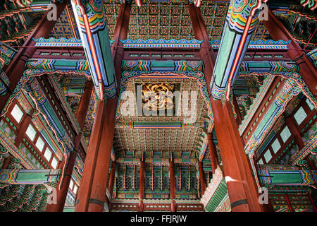 Seoul, Südkorea - 11. Januar 2016: schöne Innendecke von einem Haus König lebte in der 11. Januar 2016 Gyeongbok-Pa Stockfoto