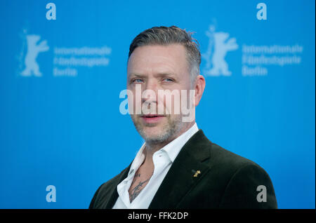 Berlin, Deutschland. 15. Februar 2016. 66. Internationalen Filmfestspiele in Berlin, Deutschland, 15. Februar 2016. Fototermin "Jeder Stirbt Fuer Sich Allein" (allein in Berlin): schwedischer Schauspieler Mikael Persbrandt. Der Film wird vorgestellt, im offiziellen Wettbewerbsprogramm der Berlinale"" das von 11 bis 21 Februar läuft. Foto: KAY NIETFELD/Dpa/Alamy Live News Stockfoto