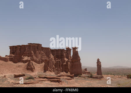 Foto von Felsformationen im Talampaya Nationalpark in Argentinien. Stockfoto