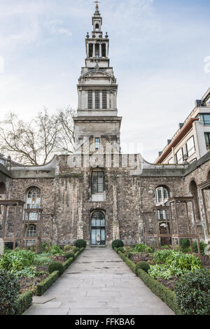 Winter Time-Ansicht eines leeren Christchurch Greyfriars Gartens in London, Großbritannien Stockfoto