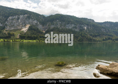 Blick über See Mondsee in Österreichische Alpen Stockfoto