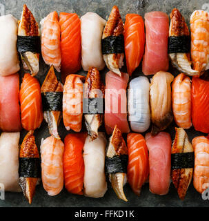 Nigiri Sushi set Hintergrund hautnah Stockfoto