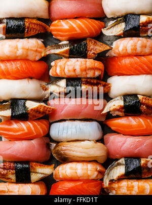 Nigiri Sushi set Hintergrund hautnah Stockfoto