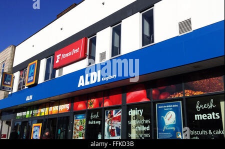 Aldi Supermarkt Filiale in Kingsbury, North West London Stockfoto