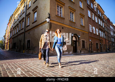 Mitte erwachsenes paar auf einer Städtereise in Warschau Stockfoto