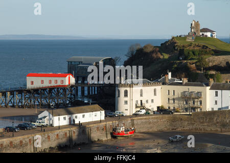 Tenby, Westwales, Pembrokeshire, UK. 15. Februar 2016. Tenby gebadet bei Sonnenschein am Nachmittag, als Bestandteil der UK Erfahrung schweren Schnee.  Bildnachweis: Andrew Bartlett/Alamy Live-Nachrichten Stockfoto