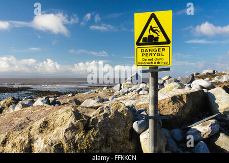 Gefahrenzeichen nicht steigen bei Col-Huw Strand, Llantwit Major, South Wales UK Stockfoto