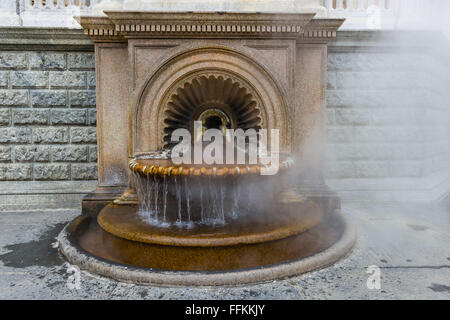 Berühmten Brunnen namens La Bollente, bekannt seit der Römerzeit, Symbol von Acqui Terme im Piemont Stockfoto