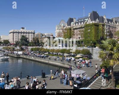 17. Februar 2013 - Victoria, British Columbia, Kanada - Kanada, British Columbia, Victoria: Bürgersteig am Innenhafen und Empress Hotel im Hintergrund (Credit-Bild: © David H. Wells über ZUMA Draht) Stockfoto