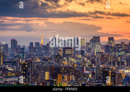 Tokyo, Japan Stadt Skyline in der Abenddämmerung.