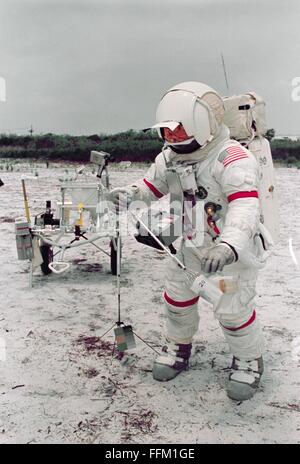 NASA Apollo 14 Astronauten Alan B. Shepard Jr., Kommandant, während lunar Surface Simulationstraining im Kennedy Space Center 18. Juli 1970 in Cape Canaveral, Florida. Stockfoto