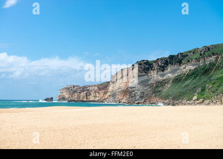 Hauptstrand in Nazare, eine Surf-Paradies-Stadt - Nazare, Portugal Stockfoto