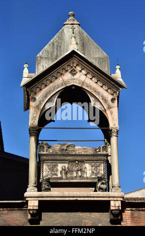 Guglielmo da Castelbarco gotisches Grab außerhalb Sant'Anastasia Basilika in Verona Stockfoto