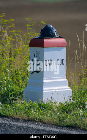 Frankreich, Meuse (55), Verdun, Meilenstein der Voie Sacree D1916 Road, historischen Straße von Bar-le-Duc nach Verdun im ersten Weltkrieg / / Meuse (5 Stockfoto