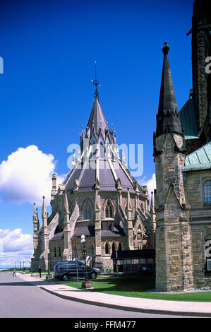 Parlamentsgebäude am Parliament Hill, Ottawa, Ontario, Kanada - Bibliothek des Parlaments auf Rückseite des Centre Block Stockfoto