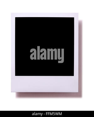 Leere Polaroid Stil Sofortbildkamera Fotodruck über weißem Hintergrund 3D Schatten geben erhoben. Stockfoto