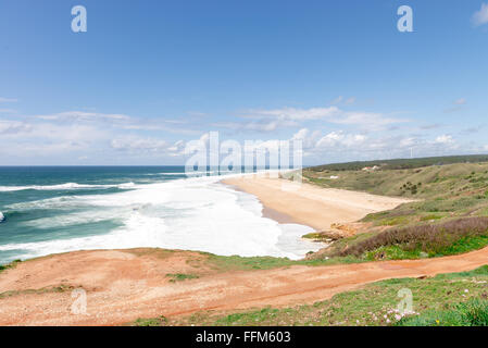 Strand in Nazare, eine Surf-Paradies-Stadt - Nazare, Portugal Stockfoto