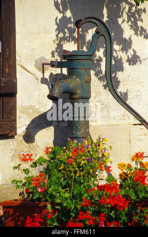 Frankreich, Maas (55), Dorf Beaulieu en Argonne, alte manuel Wasserpumpe Stockfoto
