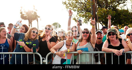 Konzertbesucher auf dem Carolina Country Music Festival in Myrtle Beach, South Carolina Stockfoto