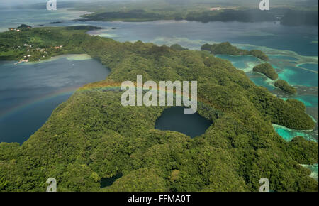 Luftaufnahme von Palau, Mikronesien, Ozeanien, Pazifik vom Himmel auf Flugzeug, Flugzeug, fliegen über das Meer, Natur, Landschaft, Reisen Stockfoto