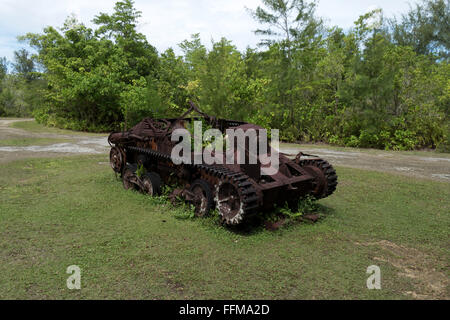 Japanische Panzer, alten Militärfahrzeug im Dschungel. Schlacht von Peleliu (Palau) zwischen den USA und Japan im zweiten Weltkrieg 1944 kämpfte Stockfoto