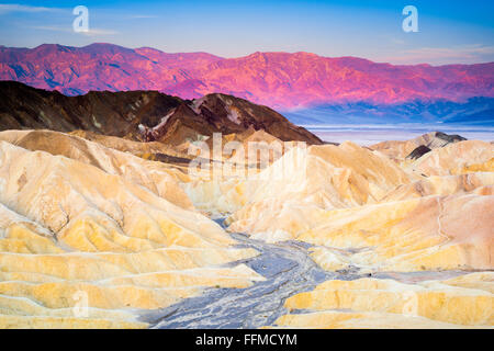 Sonnenaufgang am Zabriskie Point in Death Valley Nationalpark, Kalifornien Stockfoto