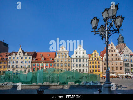 Polen, Niederschlesien, Wroclaw (Breslau), Marktplatz, moderne "Springbrunnen" (Zdroj) am Taubenhaus Square Stockfoto