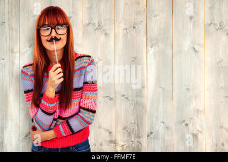 Zusammengesetztes Bild des Lächelns Hipster-Frau mit einem Schnurrbart Stockfoto